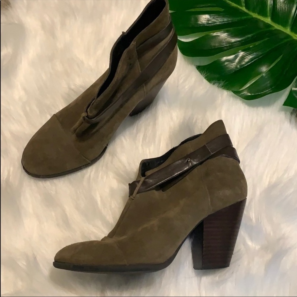 🌺 Sole society so-Skylar moss green bootie 8.5